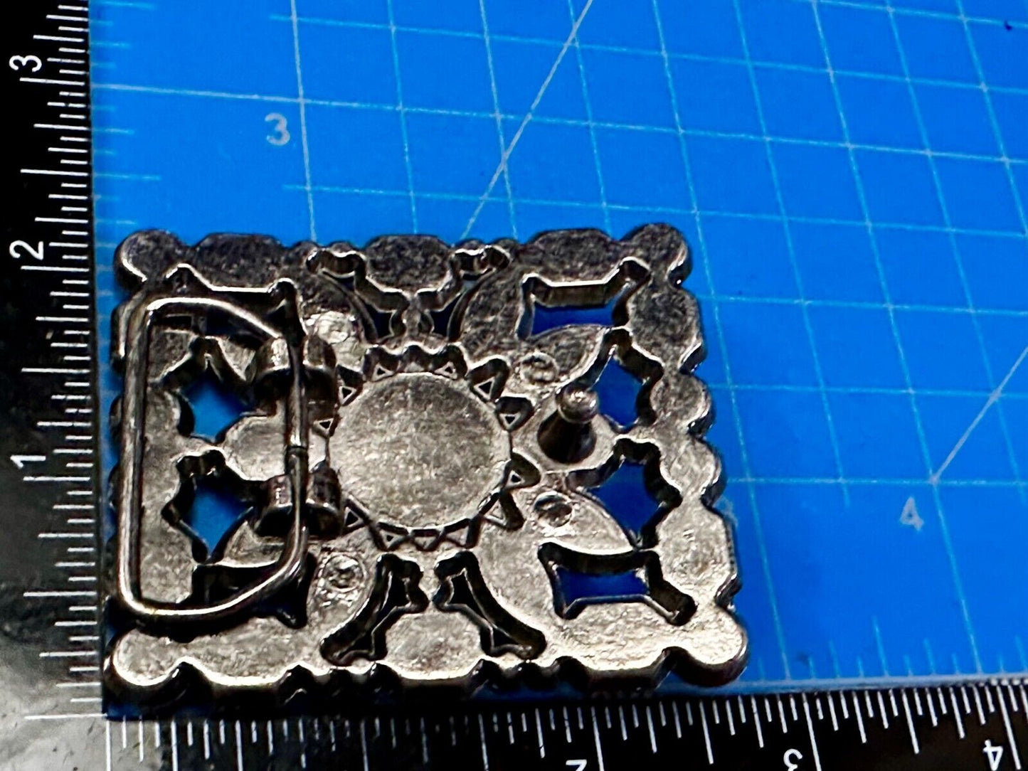 Beautiful Faux Flower Turquoise Stone Covered Hippie Vibe Western Belt Buckle