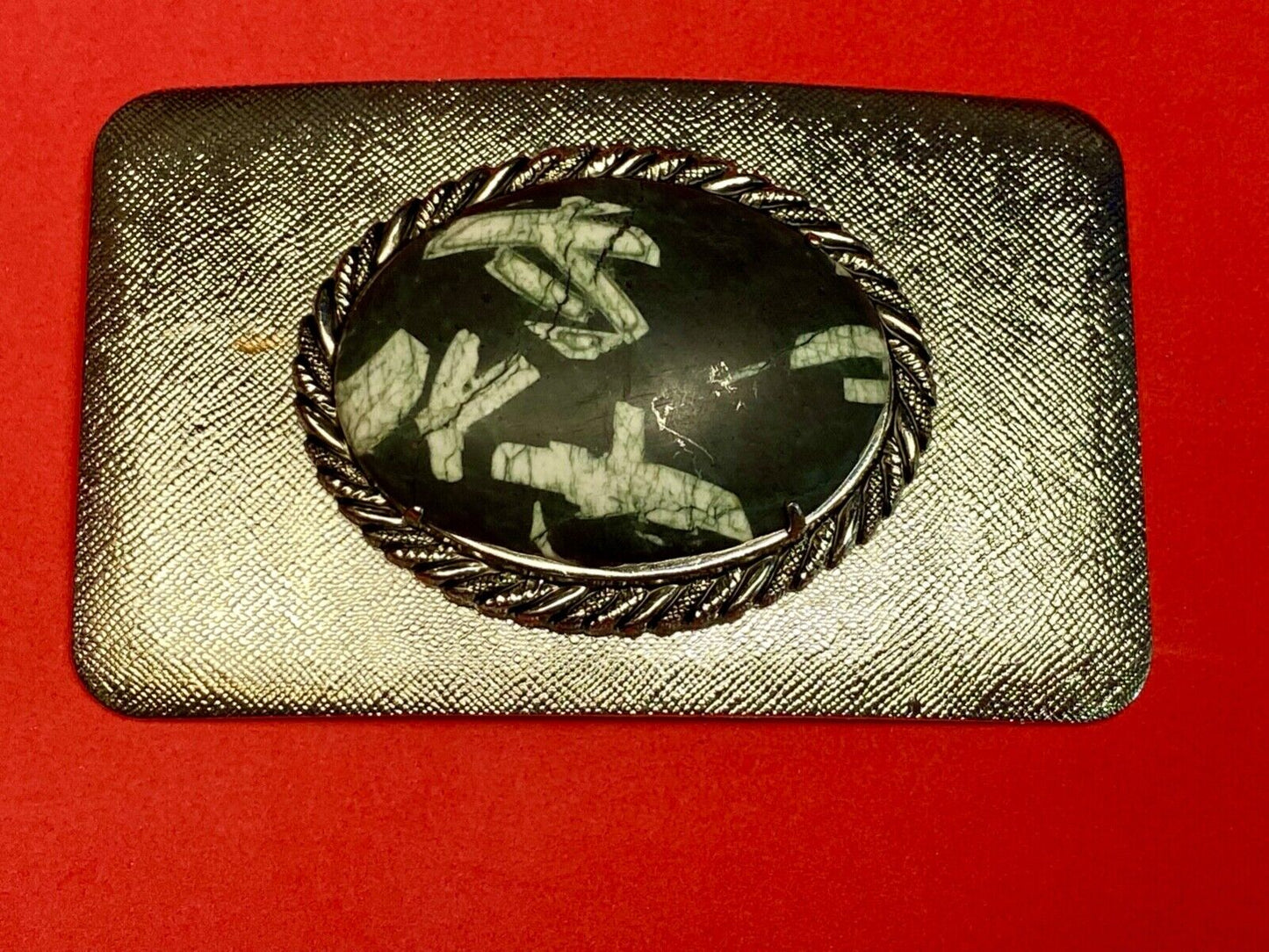 Black & white Oval Cabochon Conch centerpiece on Western belt buckle