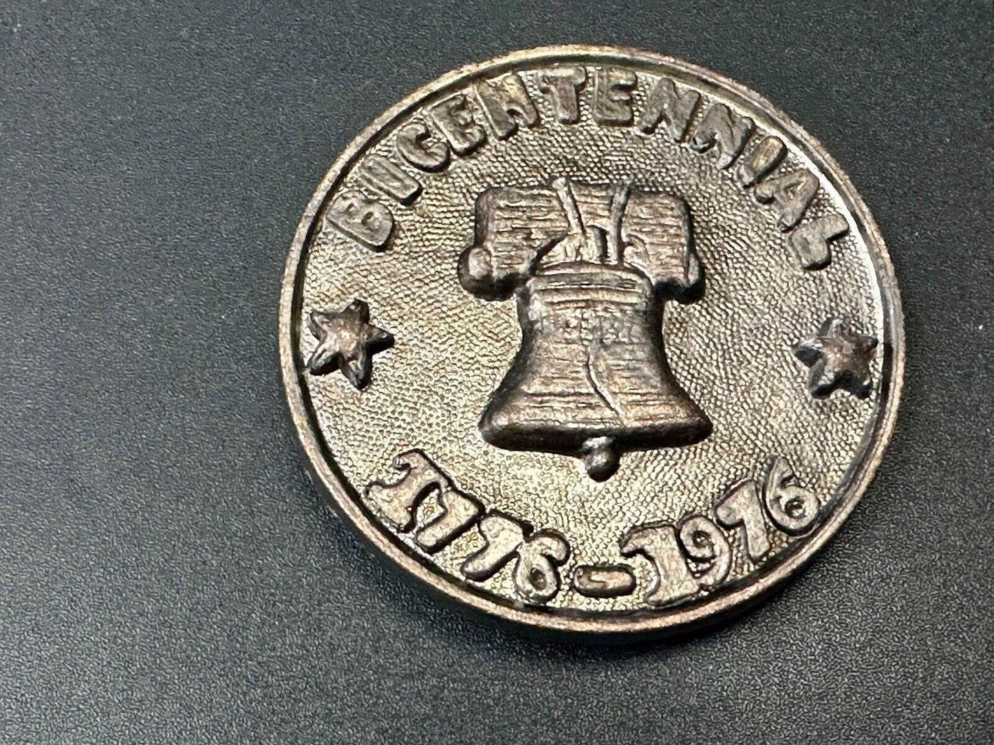 Vintage Liberty Bell Bicentennial 1976 round belt buckle