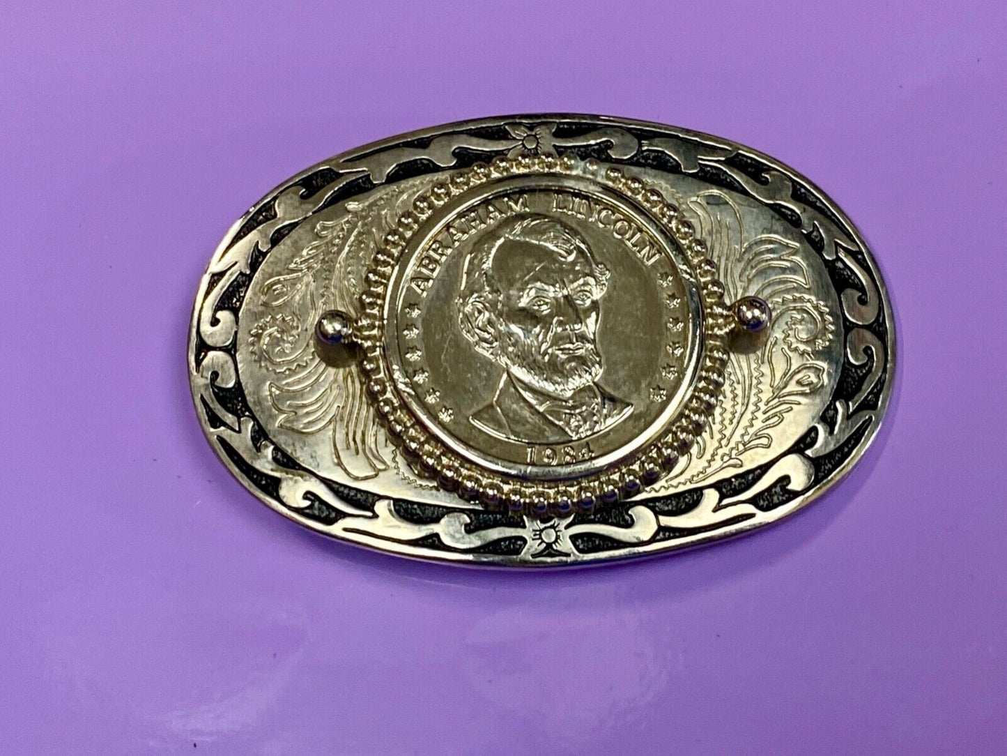Vintage 1984 Abe Abraham Lincoln Coin centerpiece on collectors belt buckle