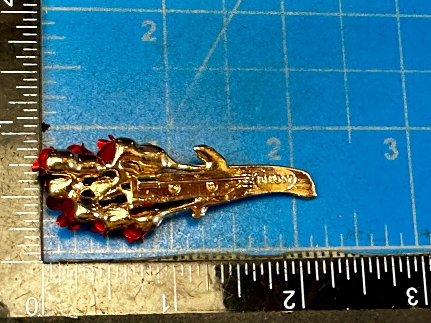 Beautiful Dozen of Red Roses Bouquet Gold Tone Brooch Pin Marked Signed DM 97