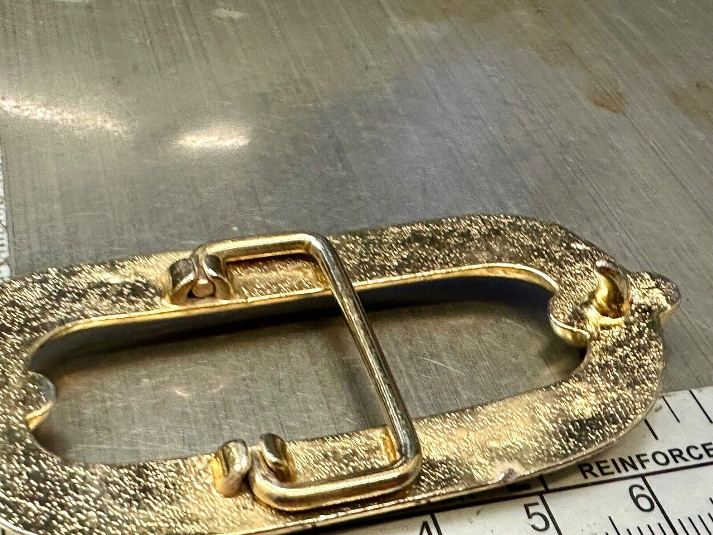 Vintage gold tone Tube Link Pattern belt buckle