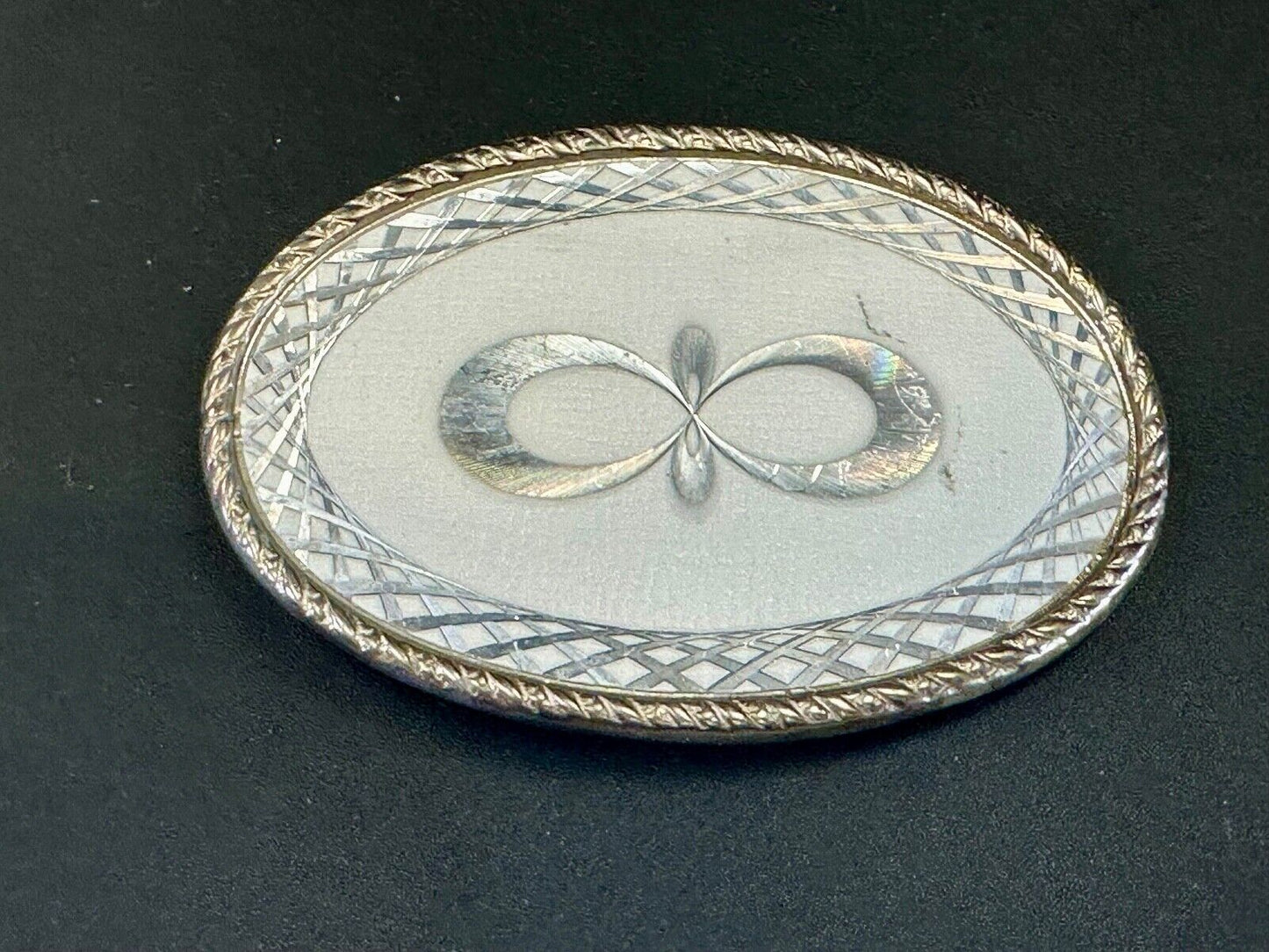 Vintage etched figure 8 pattern oval silver tone belt buckle