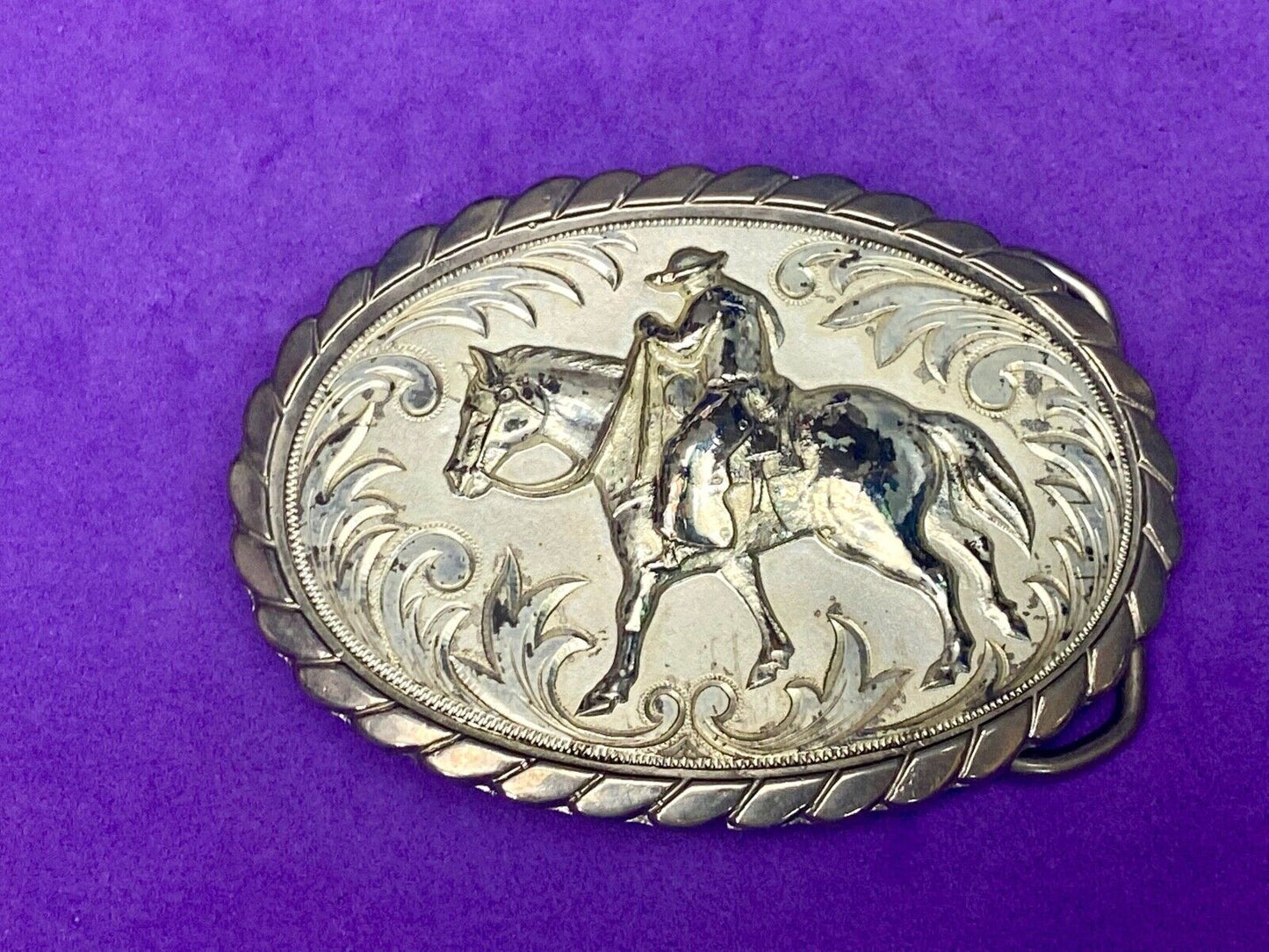 Vintage Cowboy Man Riding Horse Horseback Oval Western Style Belt Buckle