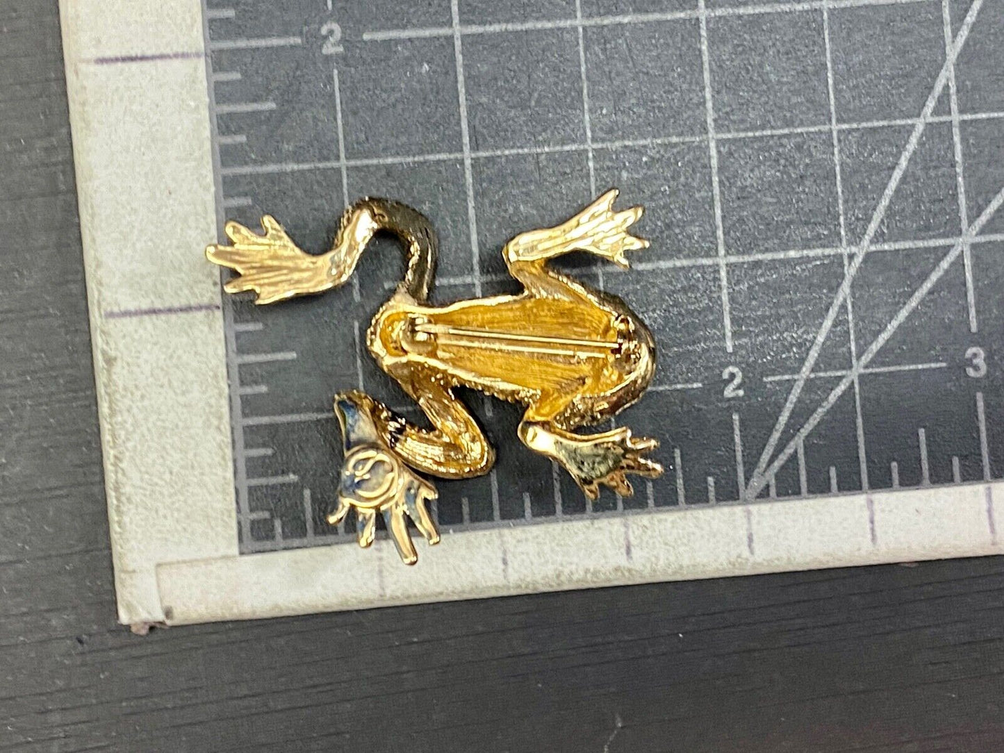 Vintage Danecraft Signed Gold Tone Frog Brooch with rhinestone eyes!