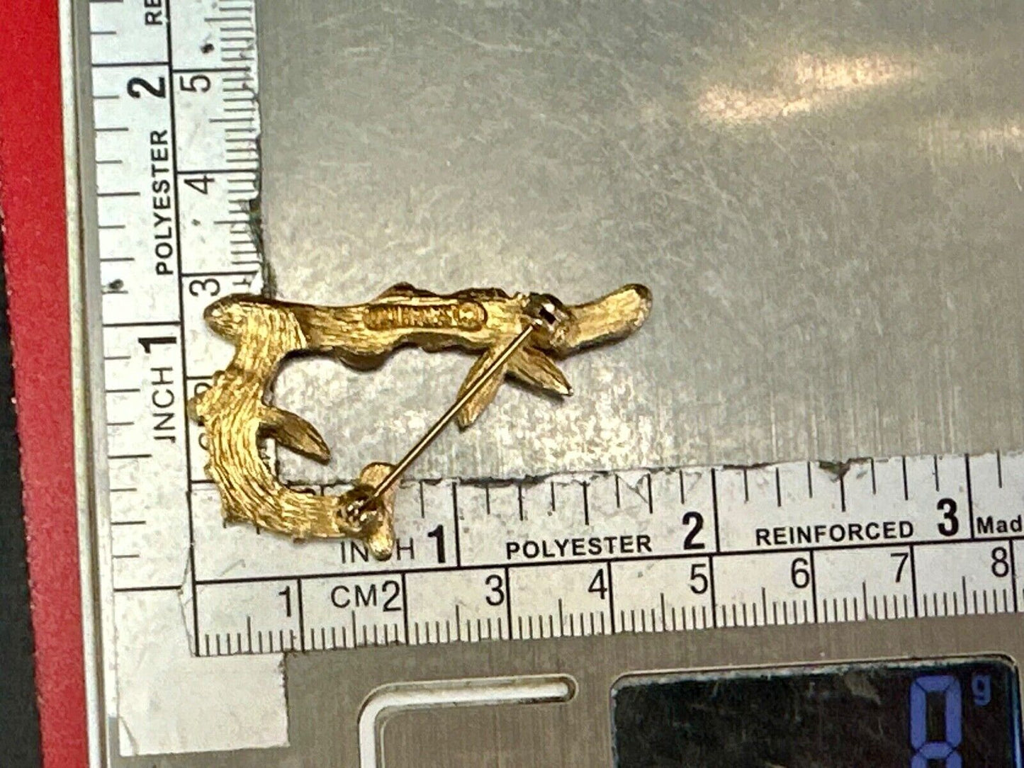 BAMBOO TWIG LETTER INITIAL " R " VINTAGE SARAH COVENTRY GOLDTONE BROOCH PIN