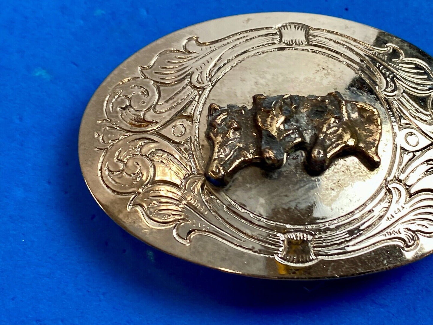 Vintage - There horse heads bust western engraved belt buckle