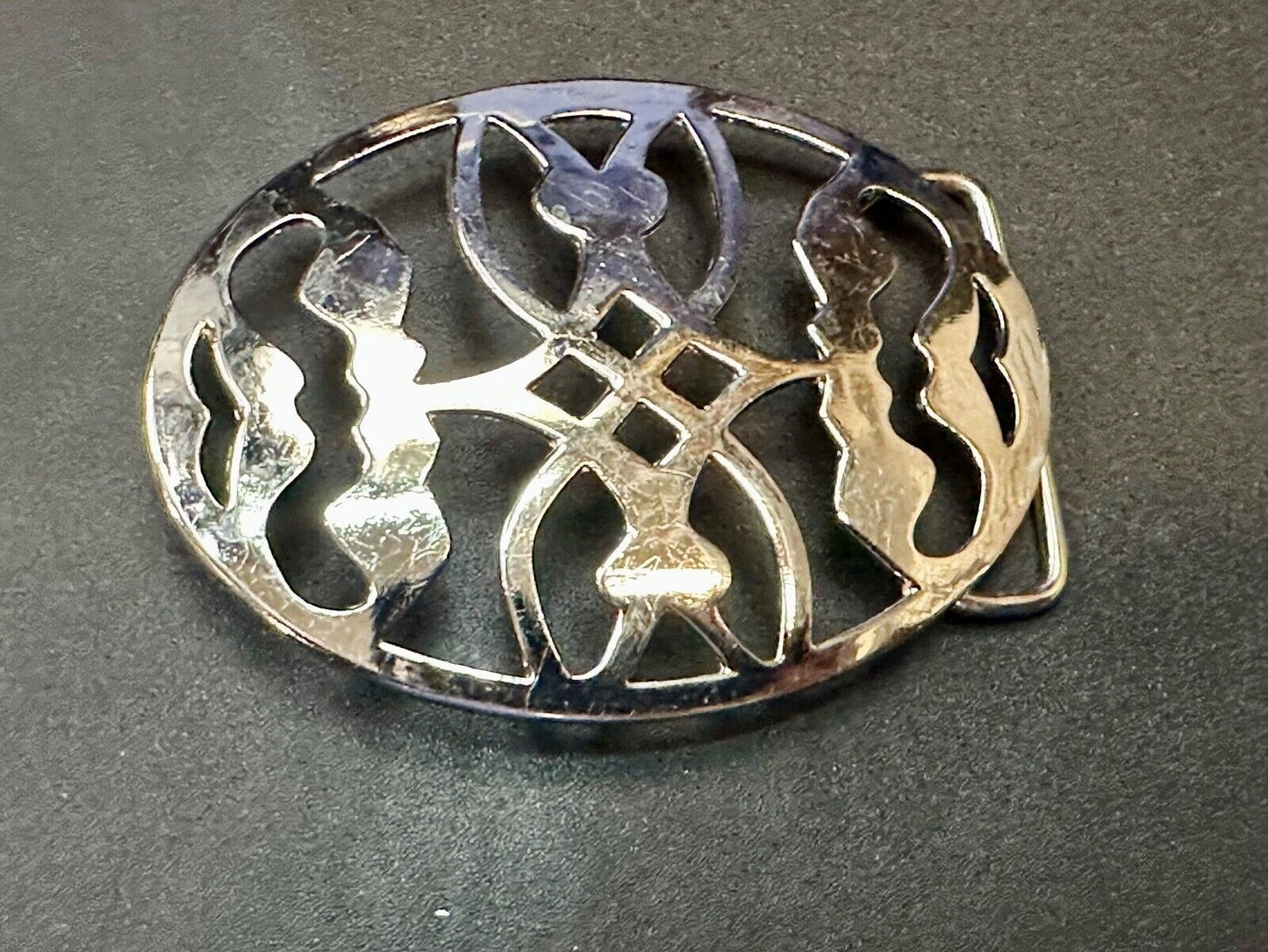 Unique cutout skeleton pattern silver tone oval belt buckle