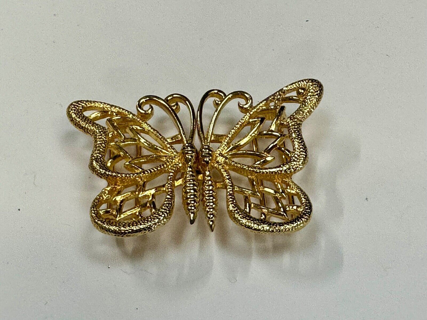 Beautiful BUTTERFLY gold tone two-piece interlocking Mimi Di N 1976 belt buckle