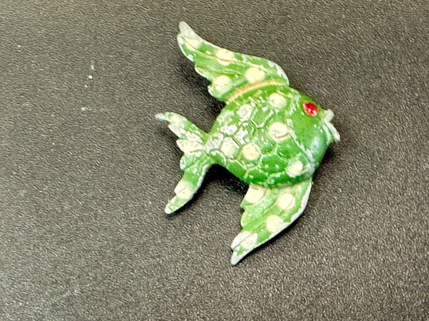 Adorable Green Fish Fish Water Red Rhinestone Eye PIN Brooch - MAMSELLE