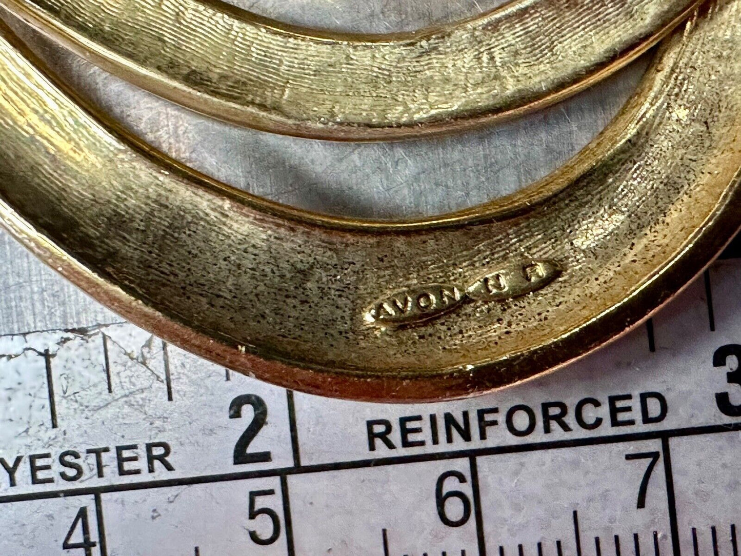 Avon signed gold tone abstract swirl check mark vintage brooch pin