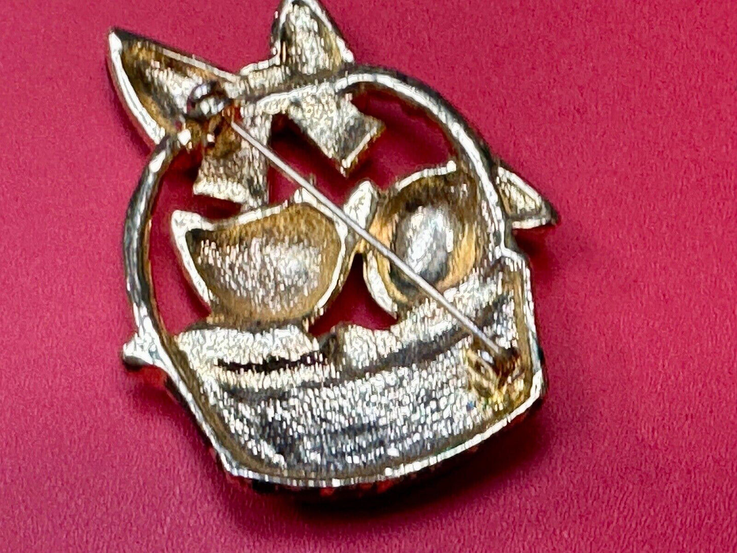 Vintage Christmas Kitten in Basket Green Red Gold Tone Holiday Brooch Pin