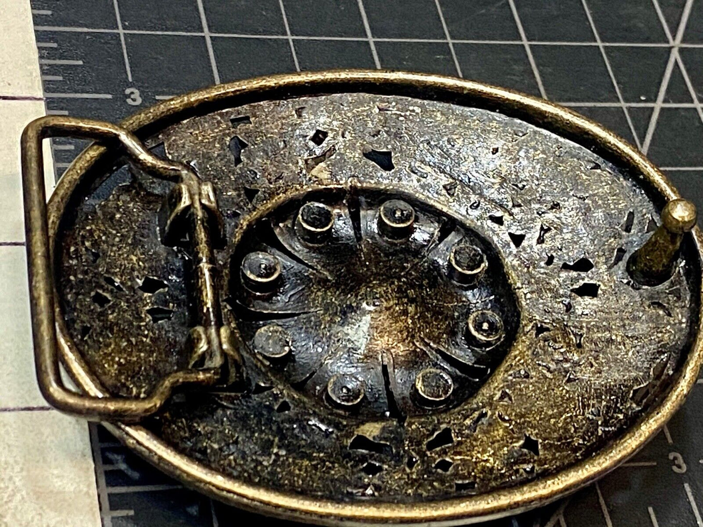 BEAUTIFUL Yellow rhinestones mounted in oval shaped flower theme belt buckle