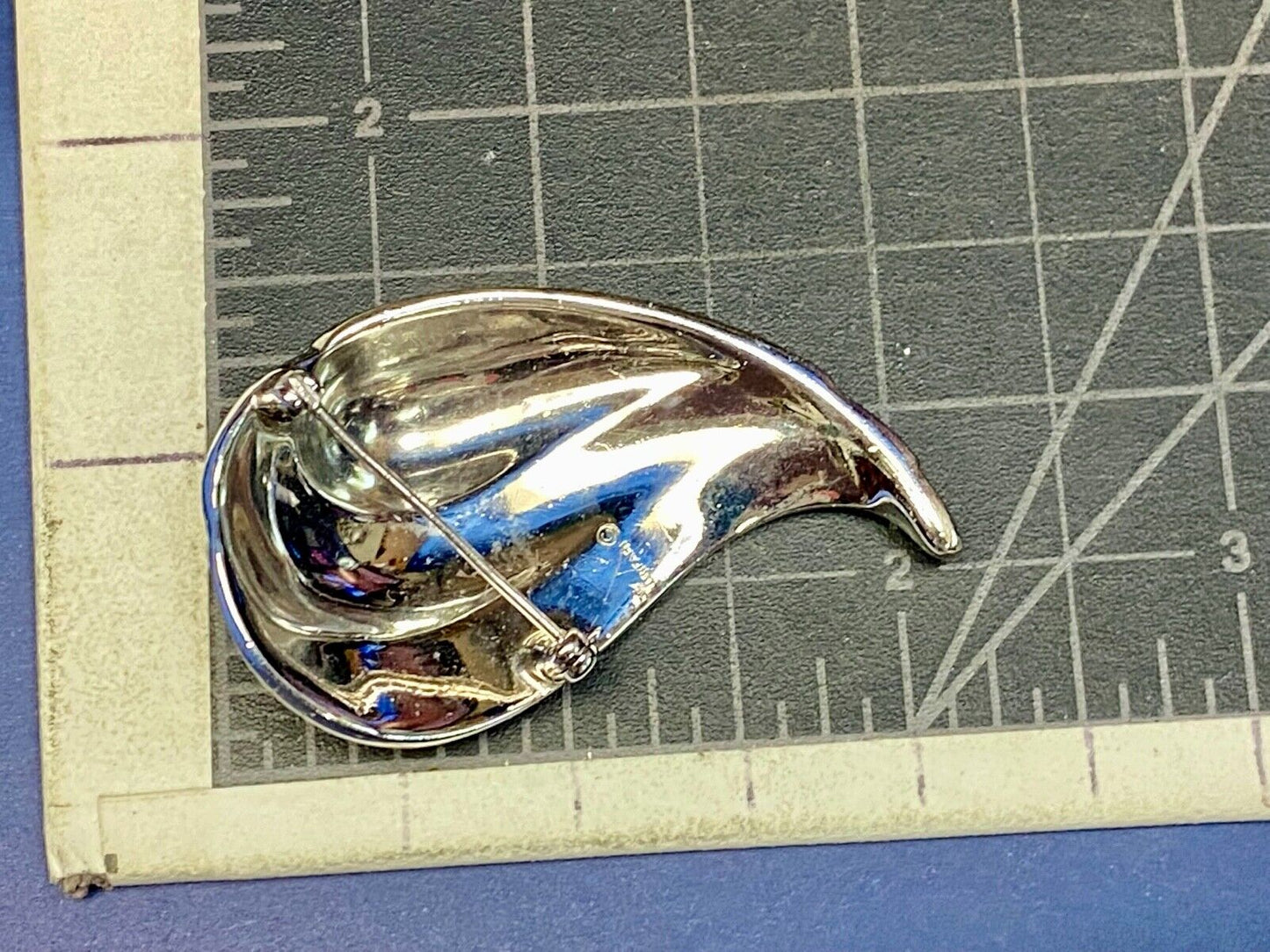 vintage crown trifari swirl leaf brooch pin broach