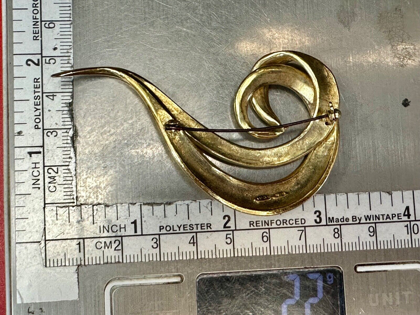 Avon signed gold tone abstract swirl check mark vintage brooch pin