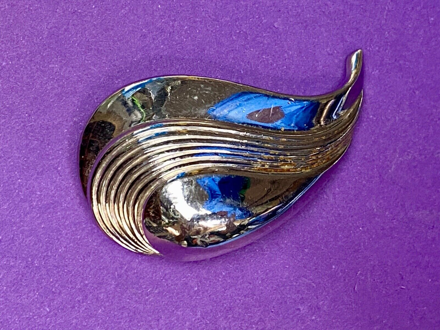 vintage crown trifari swirl leaf brooch pin broach