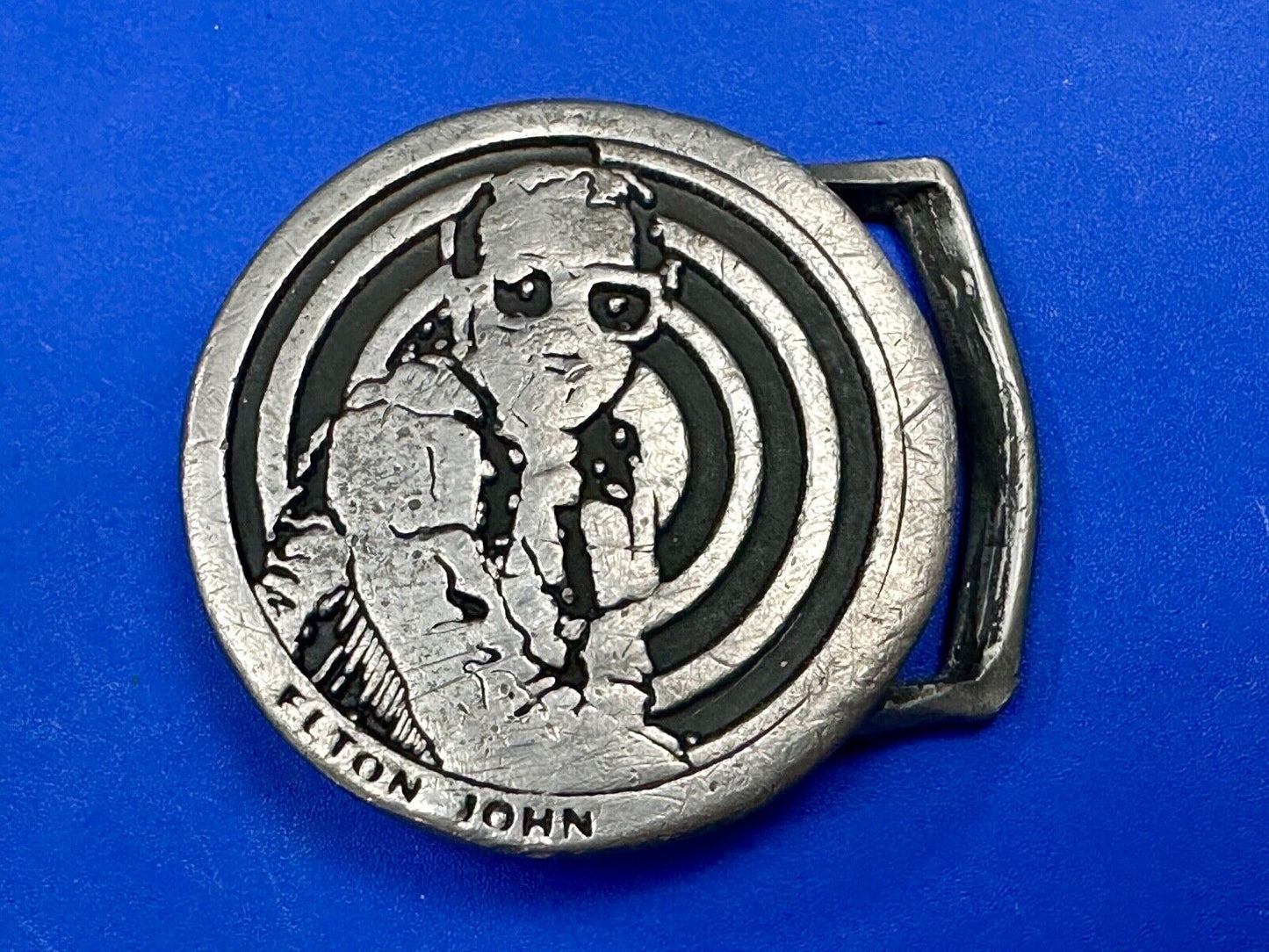***ELTON JOHN*** MUSIC SOUVENIR 1970's VINTAGE COMMEMORATIVE BELT BUCKLE