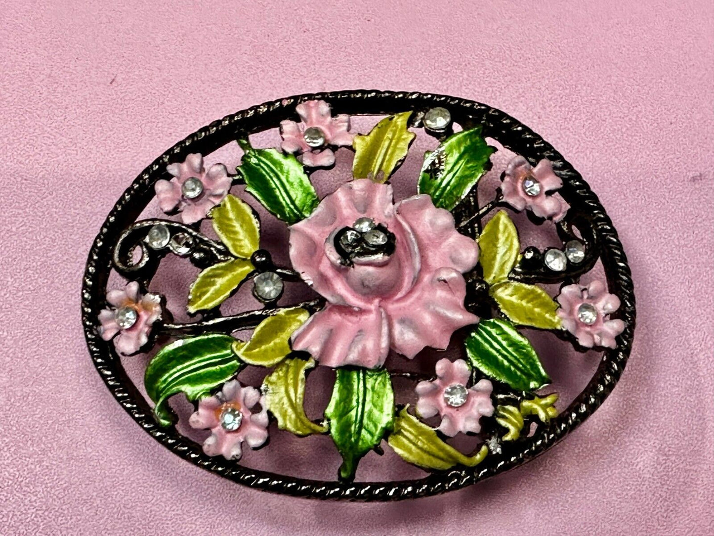 Beautiful Cutout Flower Themed See Through Rhinestone Accented Belt Buckle