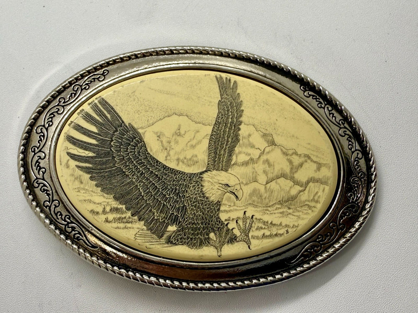 Bald EAGLE Spreading Wings Wildlife Scenery Scrimshaw Style Barlow Belt Buckle