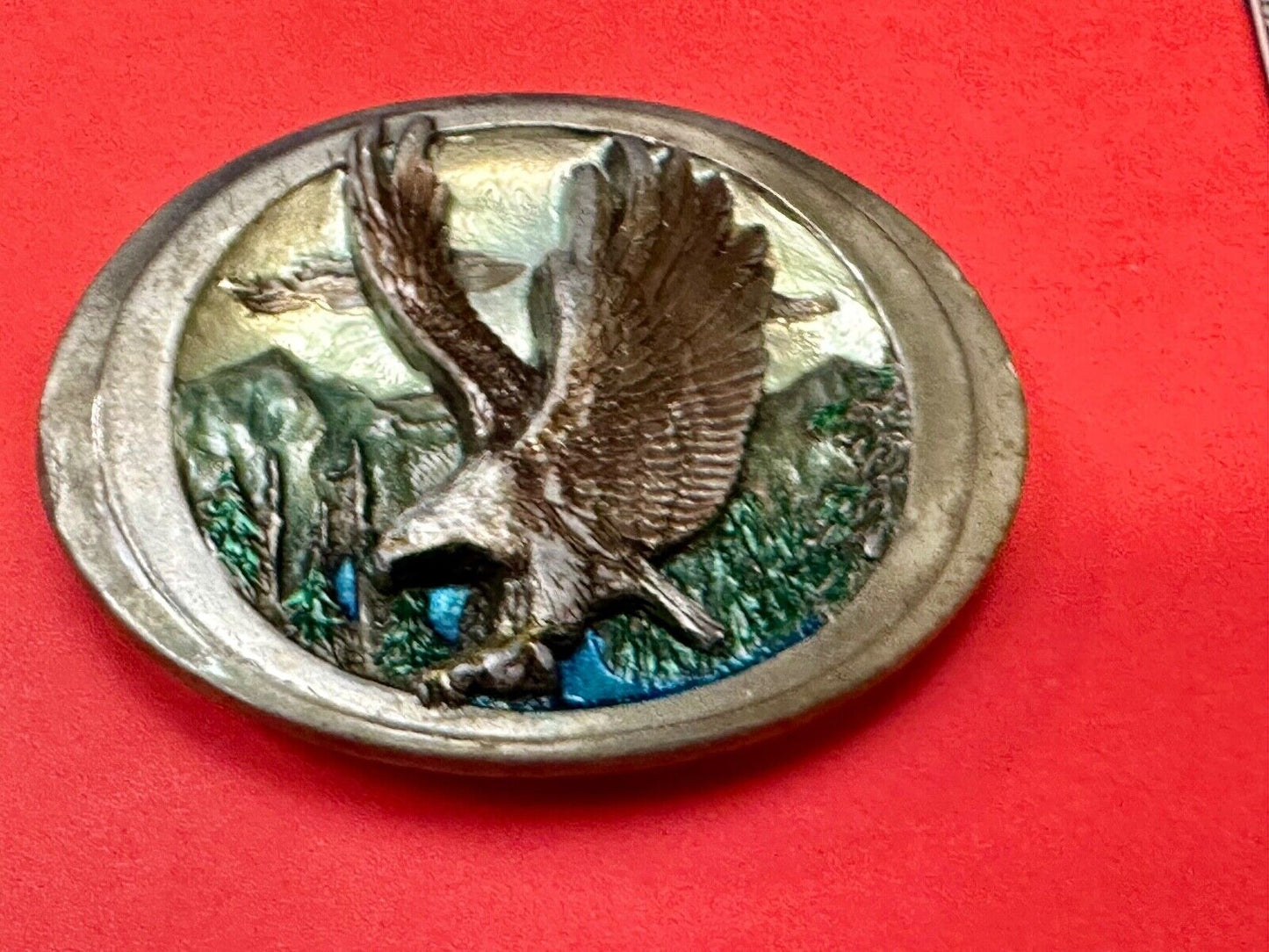 Beautiful patriotic flying eagle - Vintage 1988 C+J belt buckle