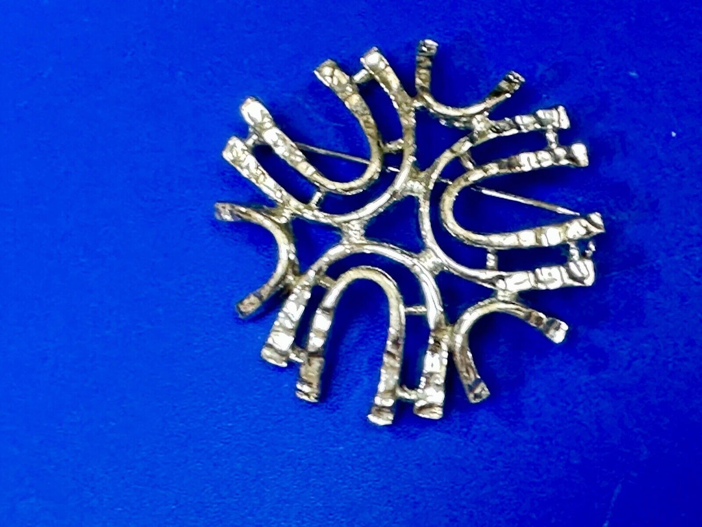 unique see through Sarah Coventry signed silver tone brooch pin