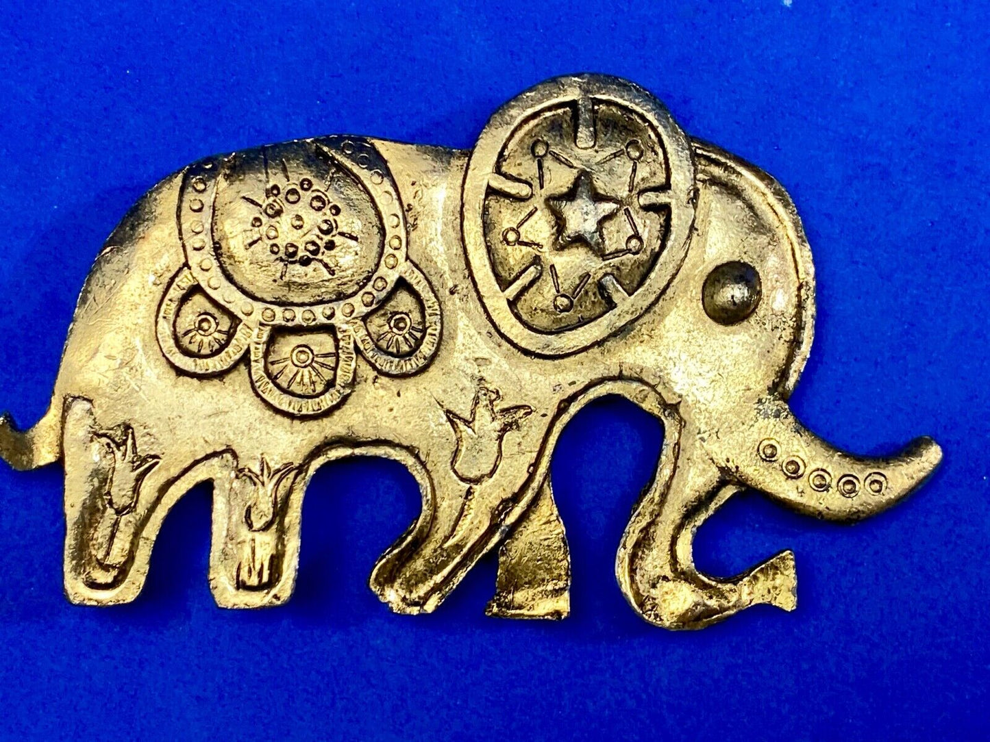 Vintage Elephant Cut Out Belt Buckle, Flowers & Stars, Focus And Sensuality