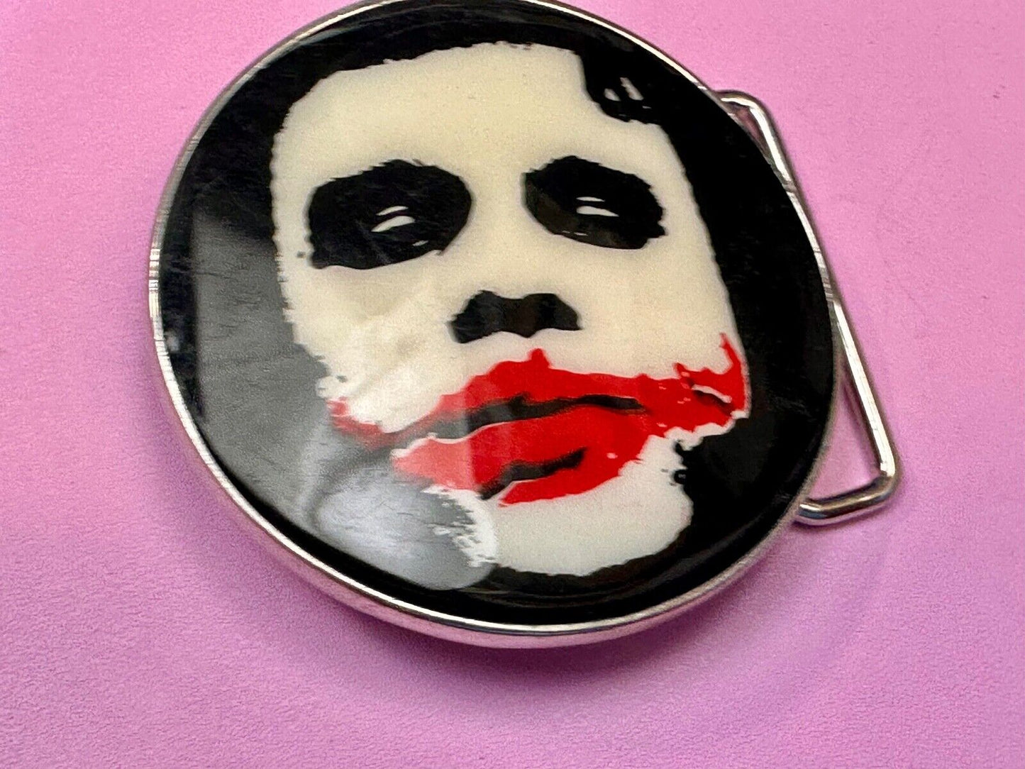 Batman's JOKER Red RED Lips round HA HA GTO Design DC Comics S08 Belt Buckle