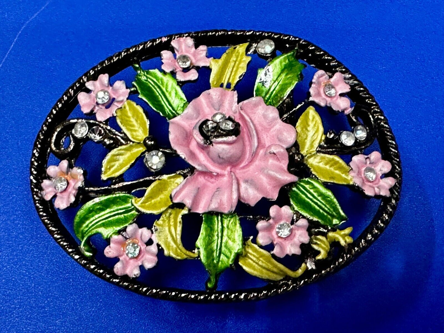 Beautiful Cutout Flower Themed See Through Rhinestone Accented Belt Buckle