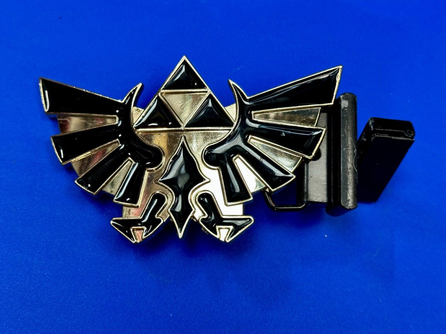 The Lengend of Zelda Twilight Princess Triforce Logo Belt Buckle TM2011 Nintendo