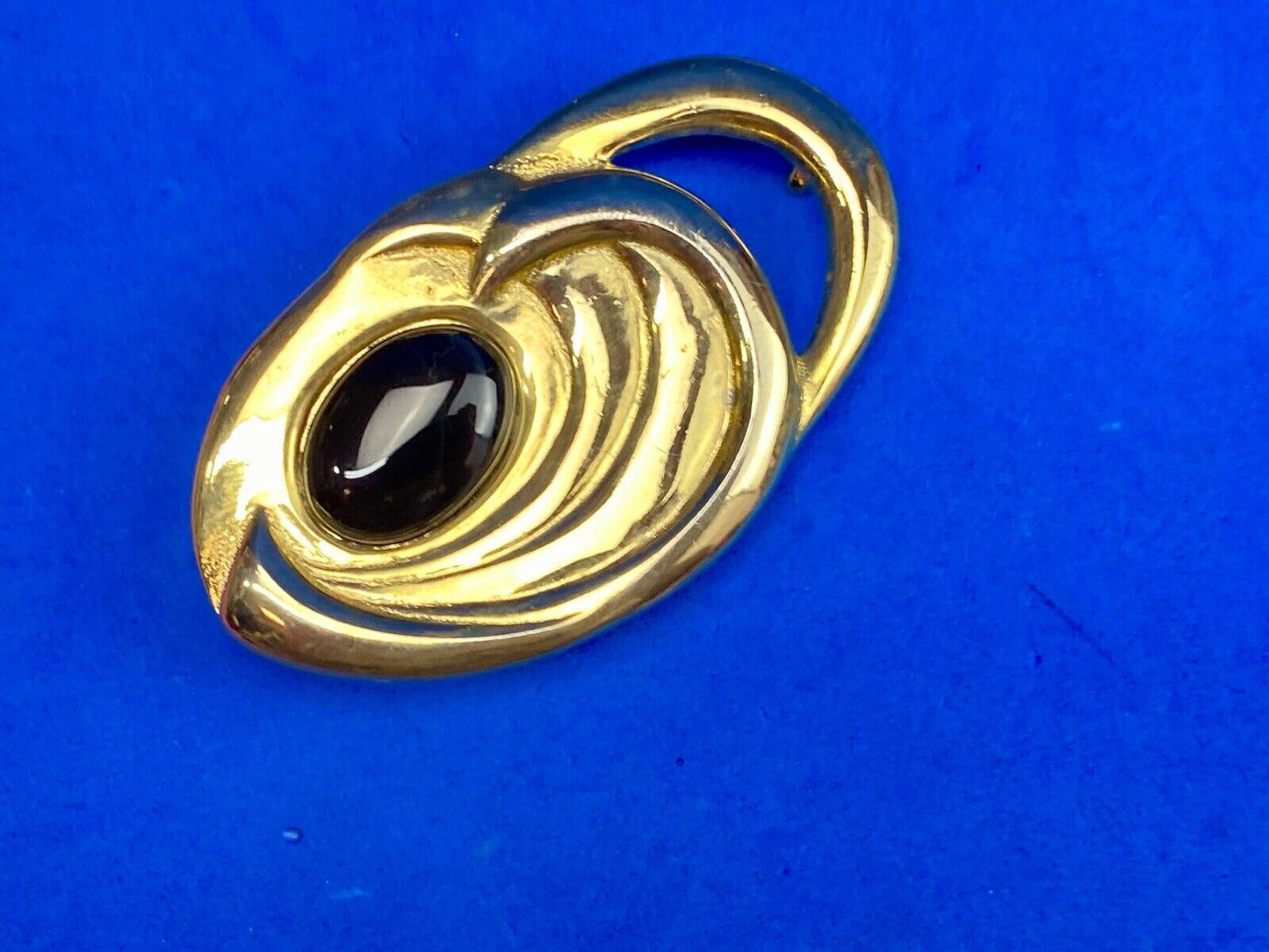 VINTAGE ABSTRACT ARTWORK GOLD TONE BACK CENTERPIECE BELT BUCKLE Ginnie Johnson