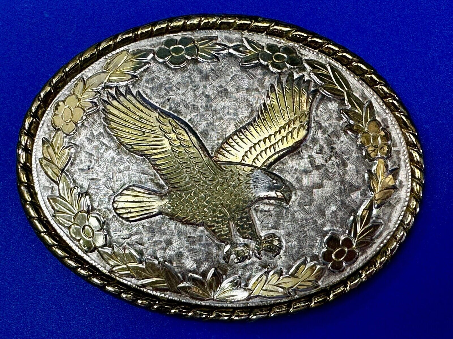 Vintage EAGLE flying High western etched flower swirl design belt buckle - W