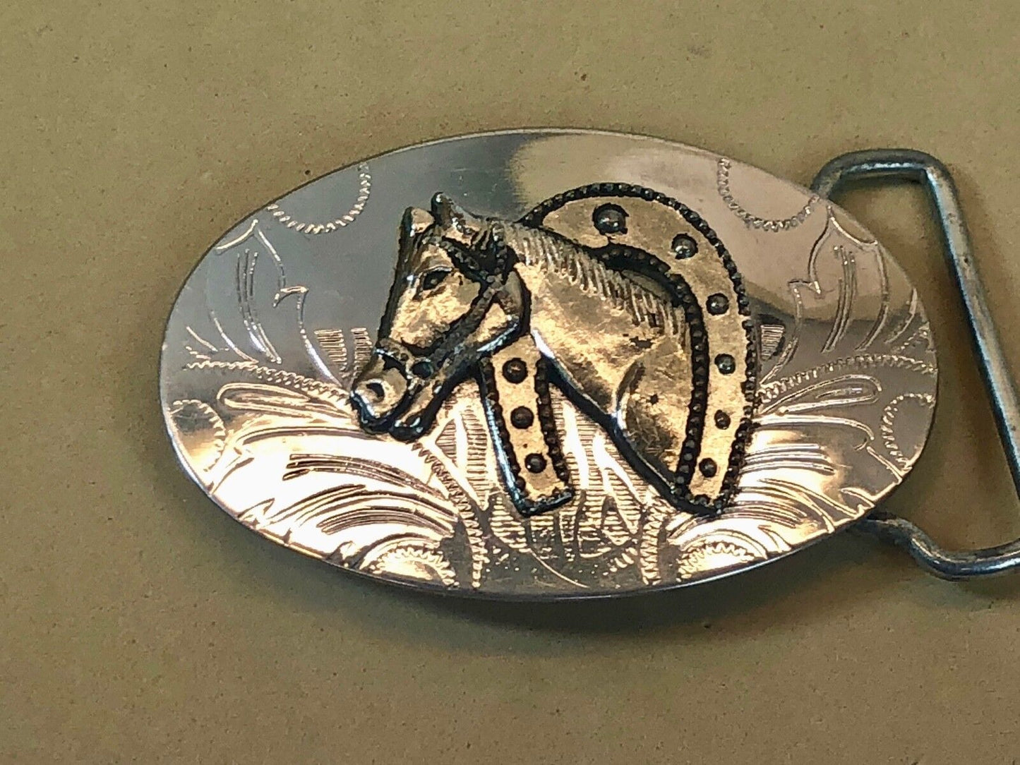 BELT BUCKLE HORSE HEAD INSIDE HORSESHOE PUNCHED 3D DESIGN
