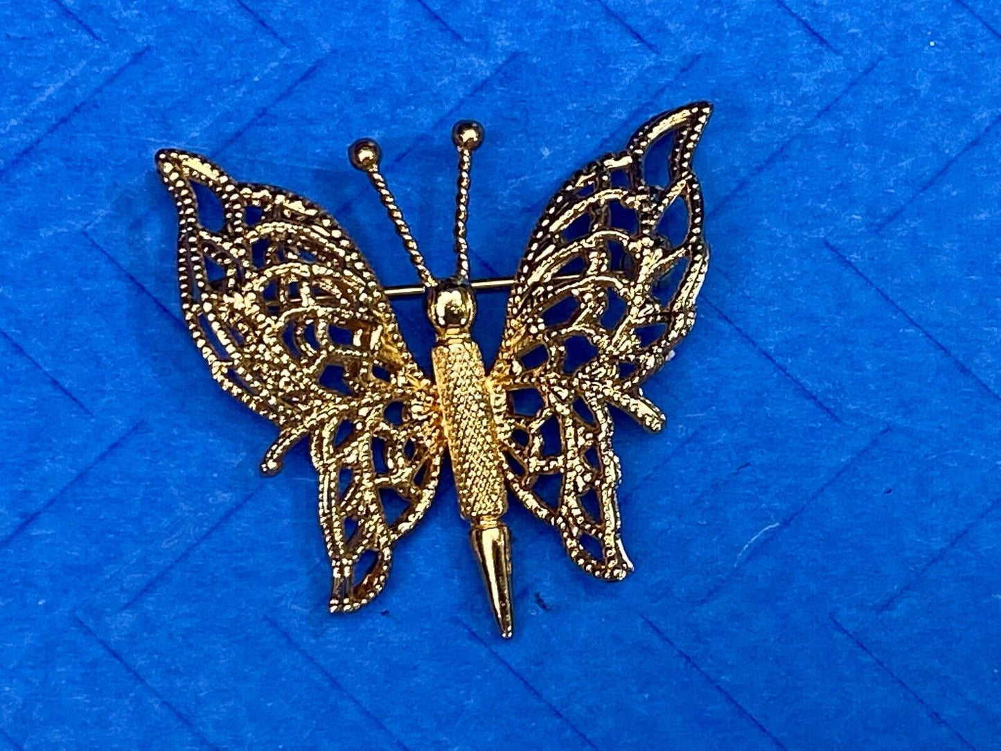 Vintage 1970'S Signed Monet Double-Wing Butterfly Gold Tone Brooch Pin