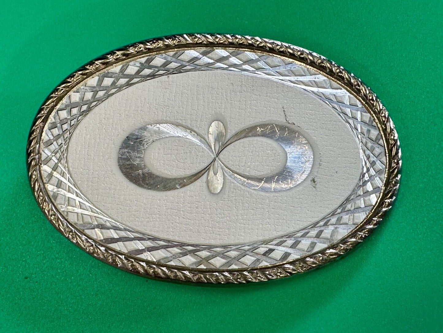 Vintage etched figure 8 pattern oval silver tone belt buckle