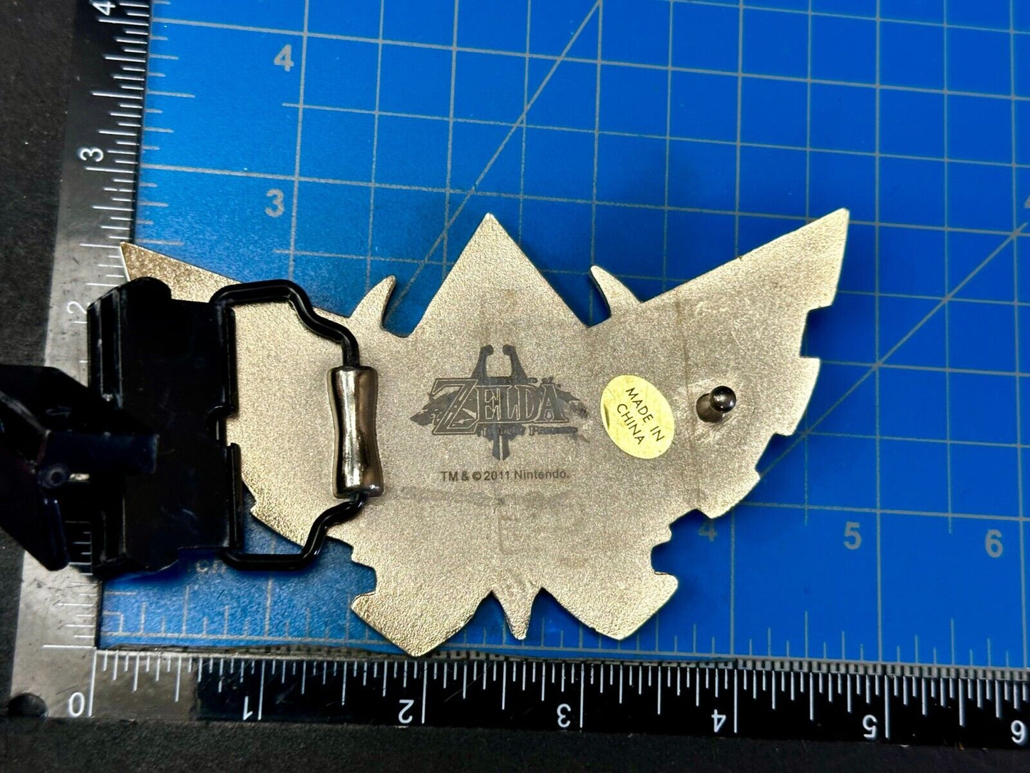 The Lengend of Zelda Twilight Princess Triforce Logo Belt Buckle TM2011 Nintendo