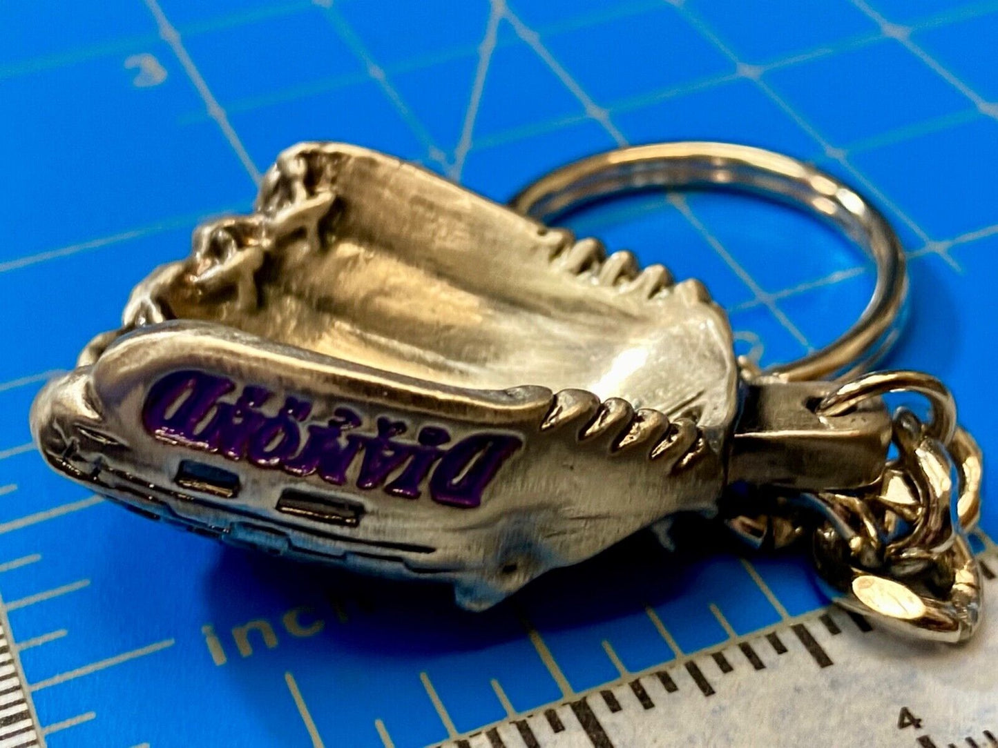 Arizona Diamondback baseball figural catching Mitt Keychain - Key Ring Chain