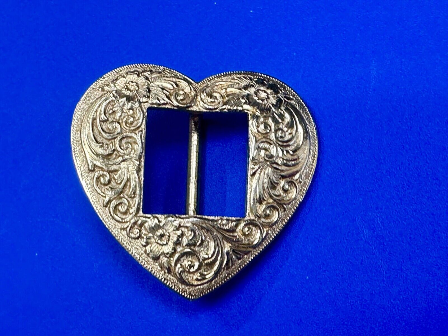 Tiny Gold tone heart shaped western ornate flower swirl belt buckle