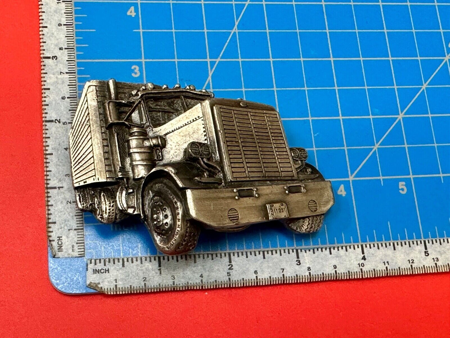 Vintage Cutout SEMI Truck Big Rig Cab USA made belt buckle Y-86