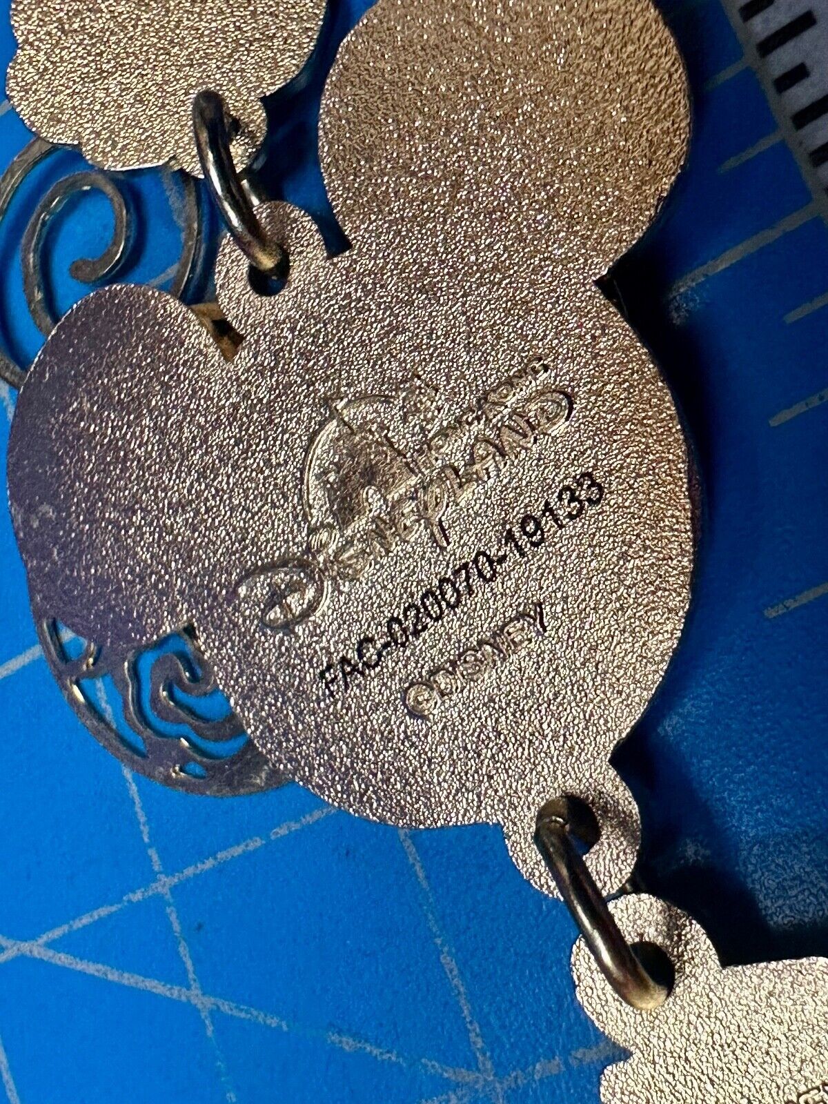 Vintage Dangle Minnie Mouse. - Disneyland Keychain - Key Ring Chain