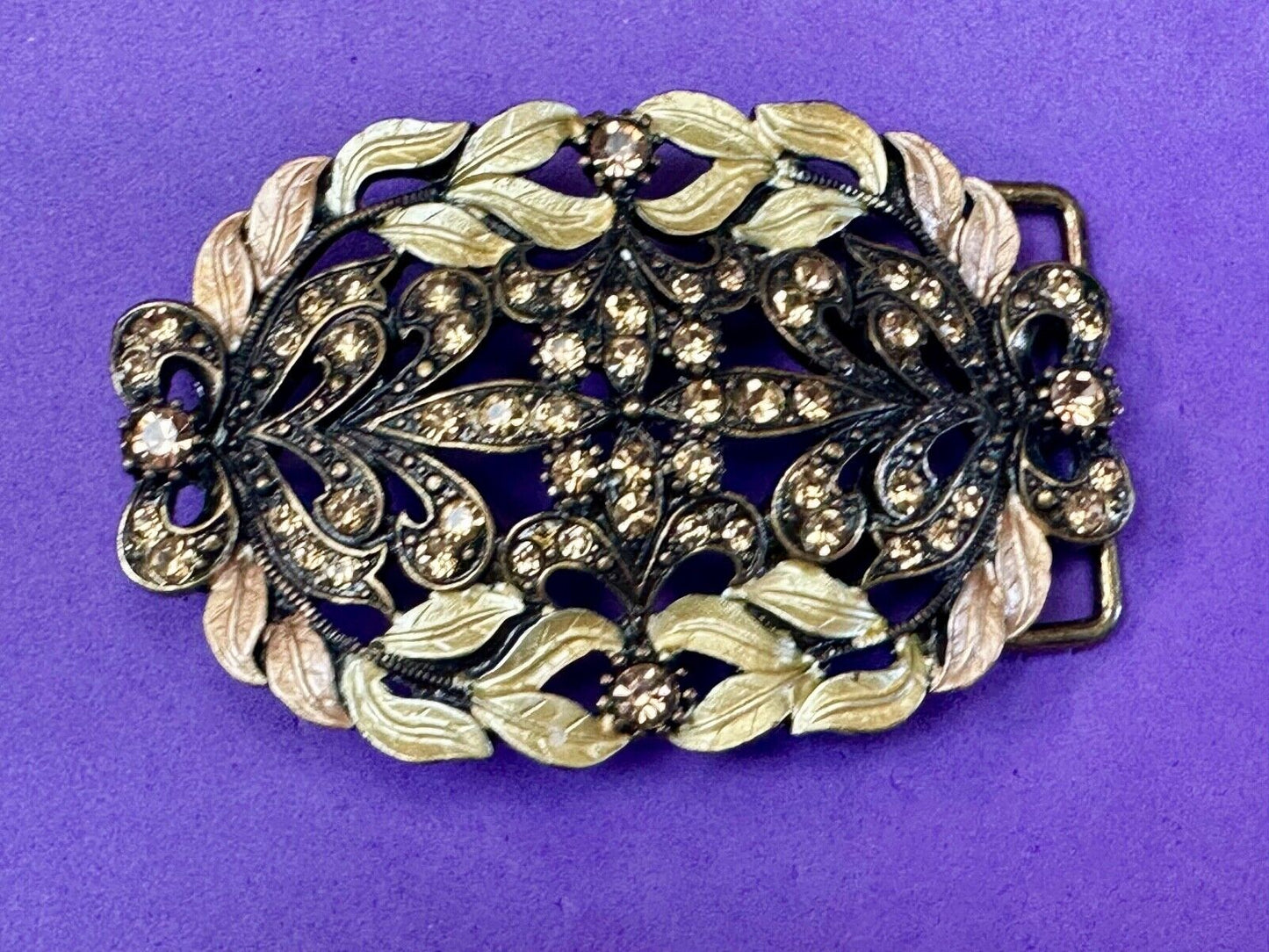 Awesome detail - Vintage see through swirl rhinestone pattern belt buckle