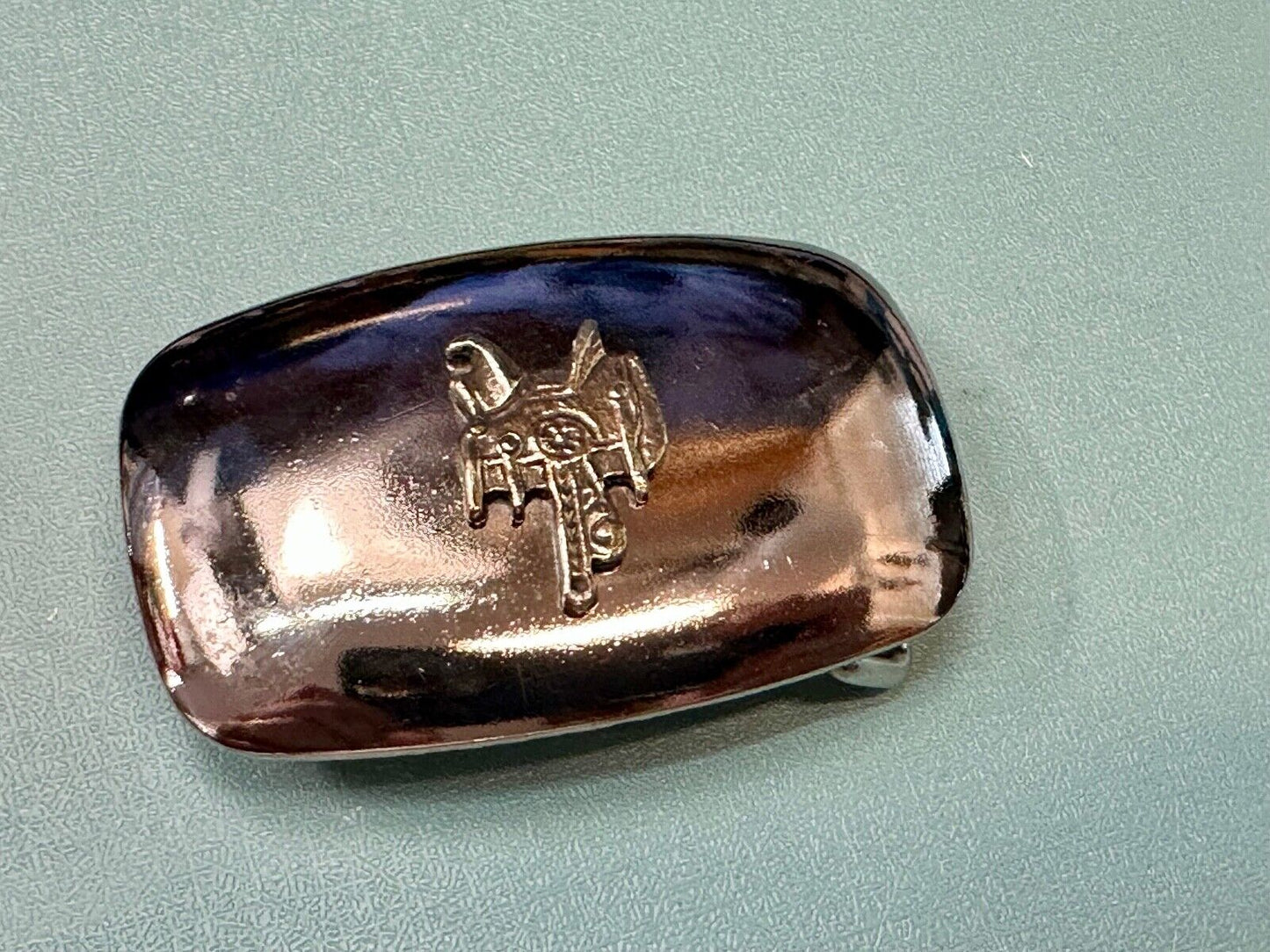 Beautiful two tone Horse Saddle on reflective western belt buckle