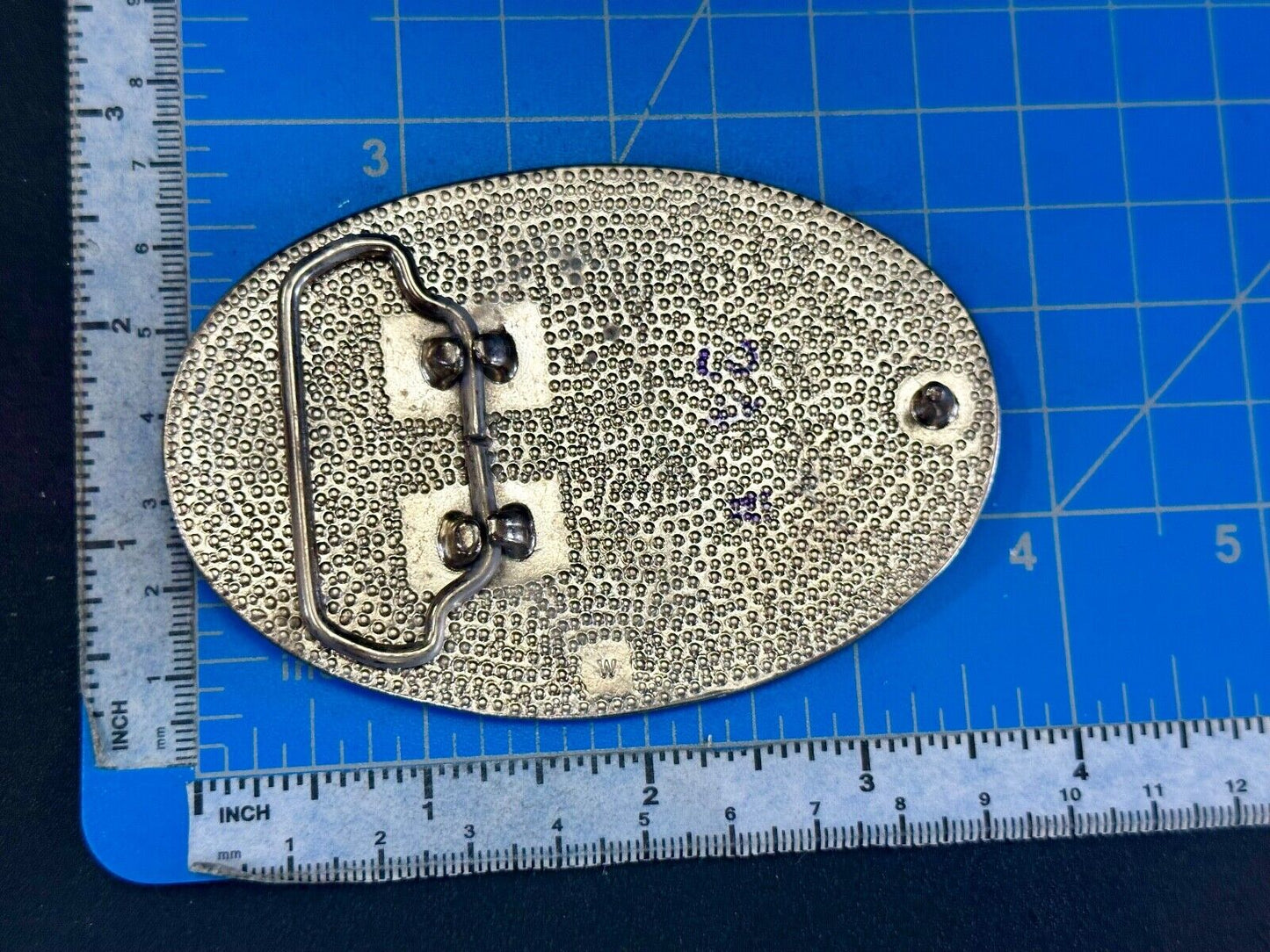 Vintage etched figure 8 pattern oval silver tone belt buckle