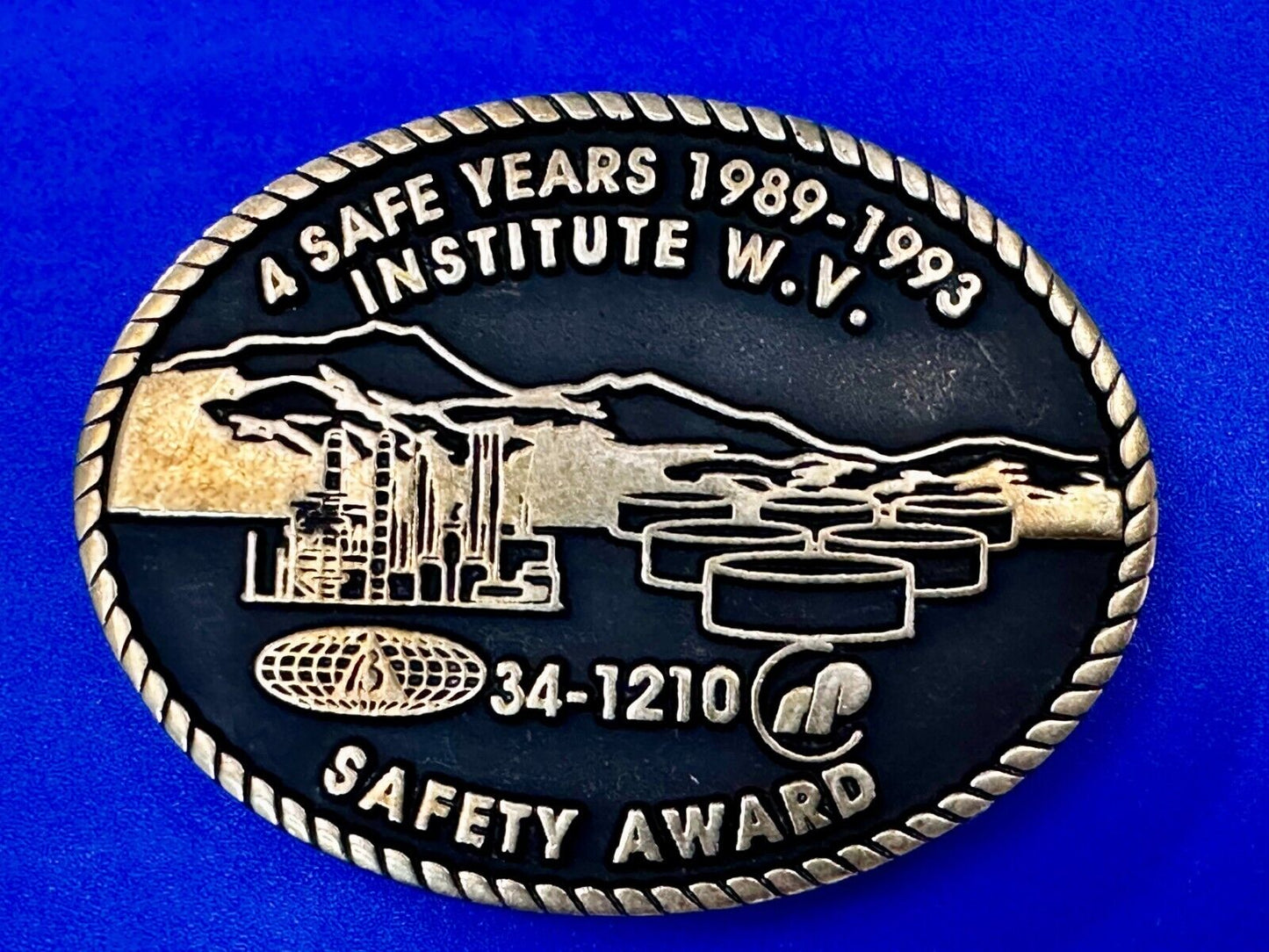 34-110 A Safe Years 1989-1993 W.V Safety Institute Award Koza's Inc Belt Buckle