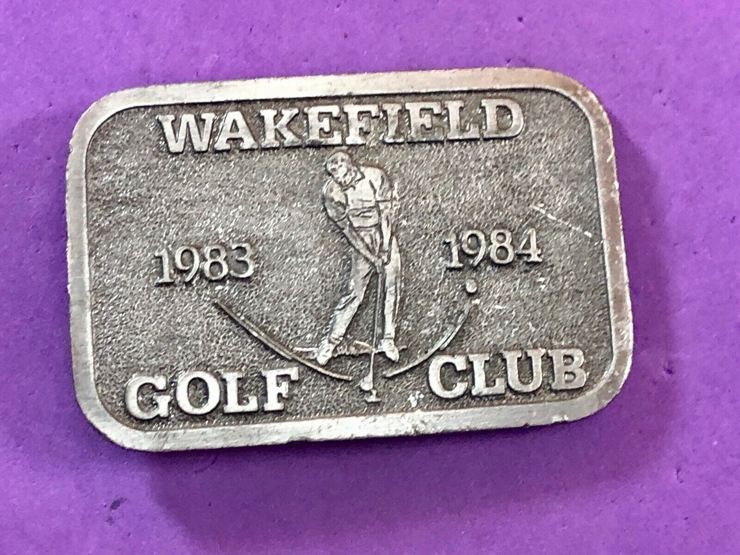 Vintage 1984 - WAKEFIELD golf country club belt buckle