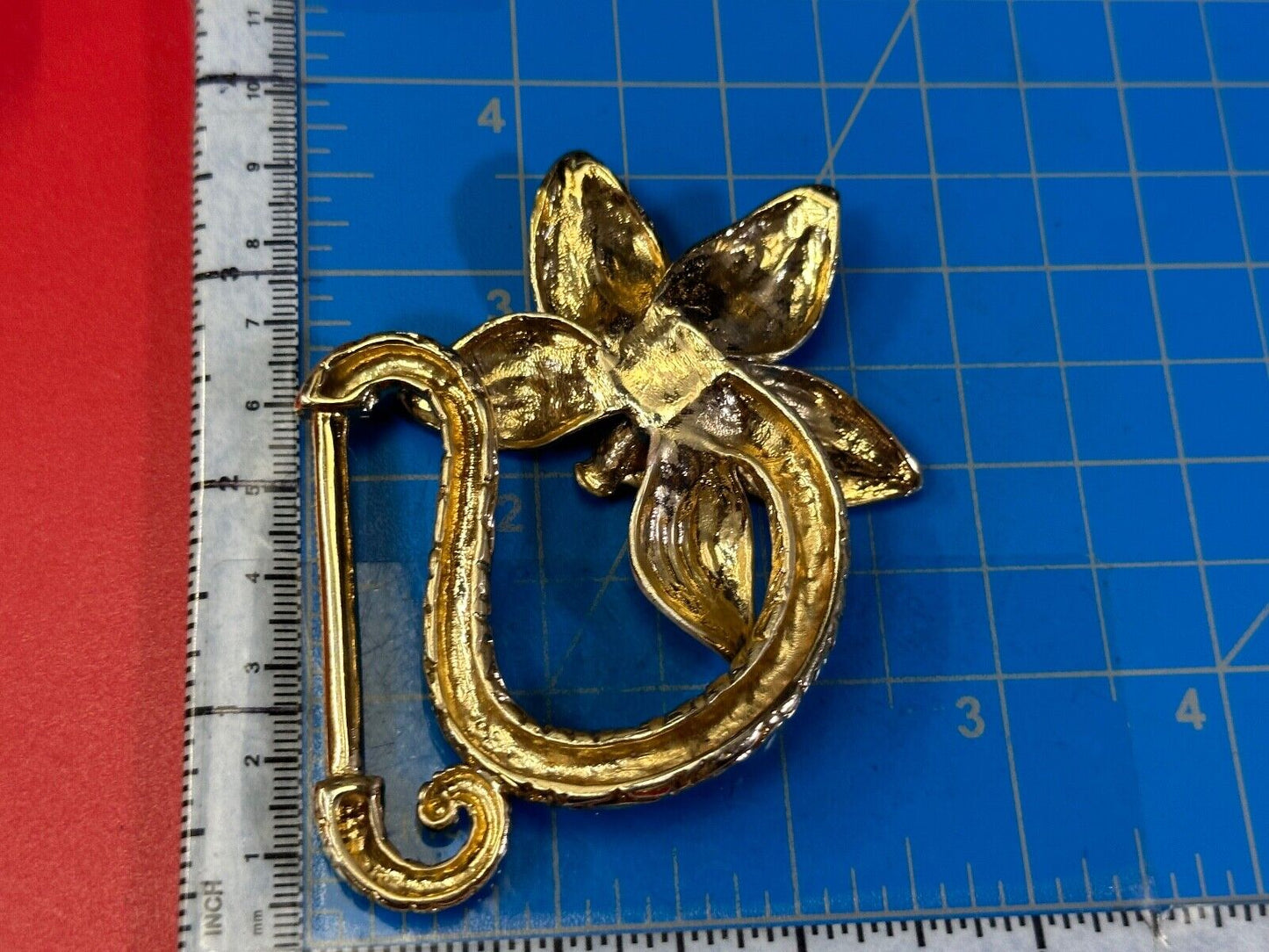Beautiful flower cutout jeweled brushed enamel cutout belt buckle