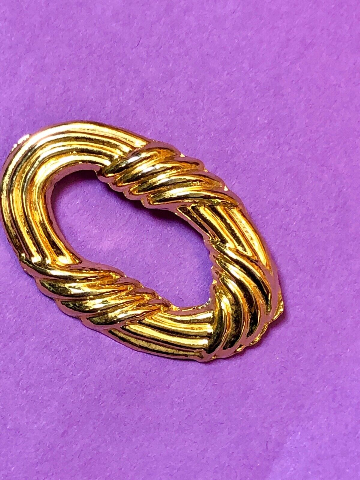 Vintage AAI signed Gold tone Circular Pendant brooch