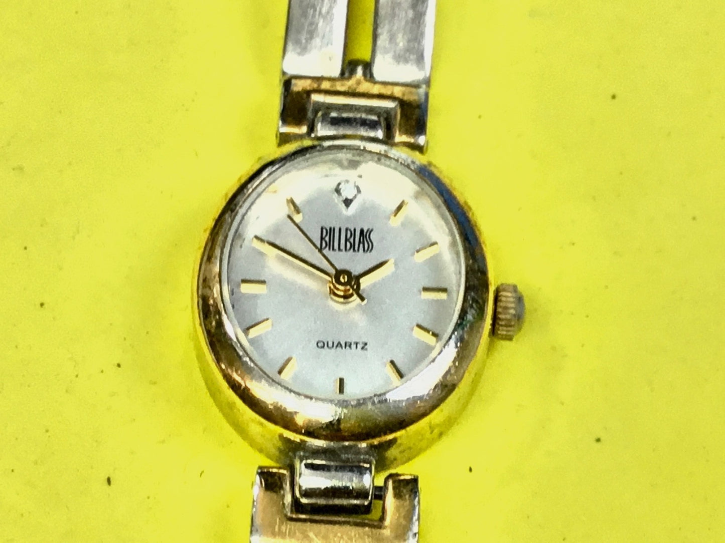 Bill Blass Gold / Silver tone Women's Oval Dress Watch BS2050 Working well!