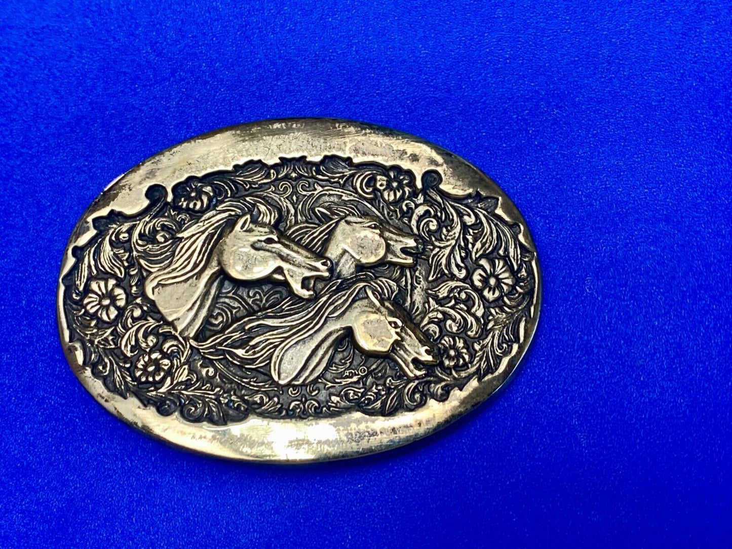 Three horse Heads flower swirl First Edition belt buckle by Award Design Medals