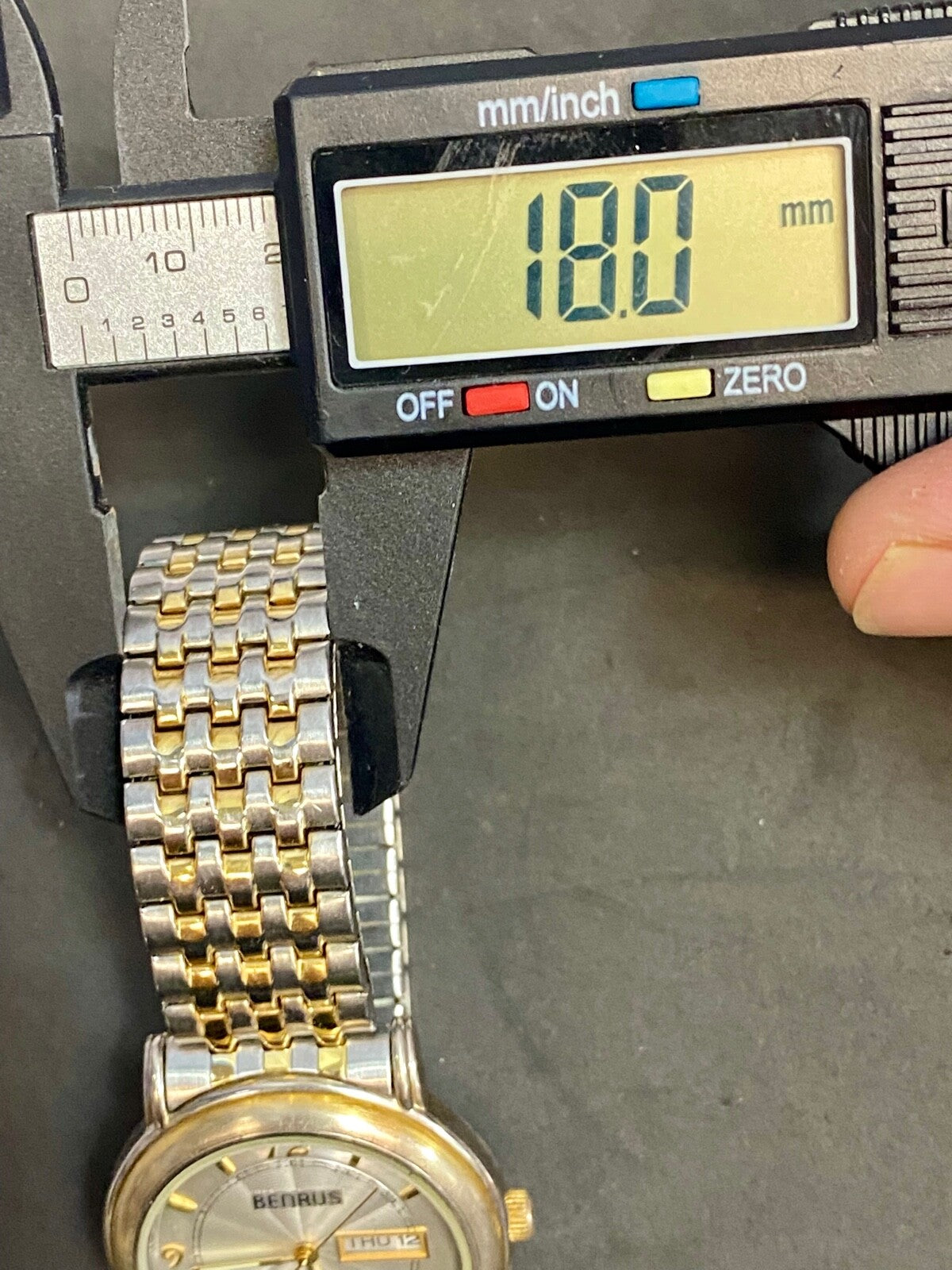 Benrus Day Date Bnw708 Two Tone Stretch Band Watch Working Well, Fresh Battery