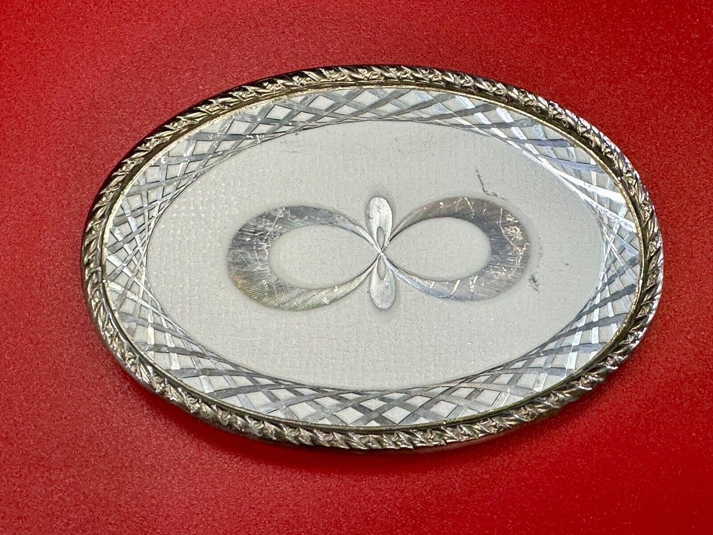 Vintage etched figure 8 pattern oval silver tone belt buckle